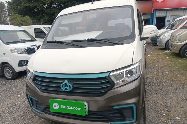 Used CHANGAN KUAYUE Xing V5 EV 2021 Luxury 6-Seater Passenger Bus with Lingdian System Front