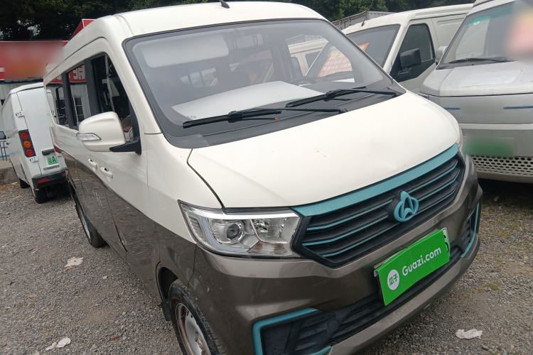Used CHANGAN KUAYUE Xing V5 EV 2021 Luxury 6-Seater Passenger Bus with Lingdian System Front Right 45 Deg