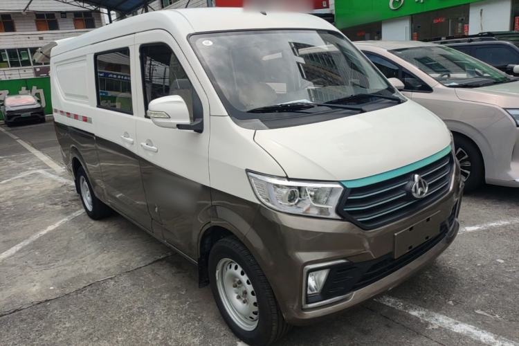 Used CHANGAN KUAYUE Xing V5 EV 2021 Luxury Edition 5-Seater Van with Lingdian System Front Right 45 Deg