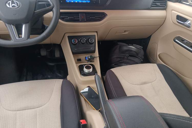Used CHANGAN KUAYUE Xing V5 EV 2021 Luxury 6-Seater Passenger Bus with Lingdian System Gear Lever