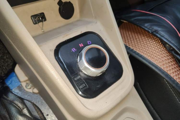 Used CHANGAN KUAYUE Xing V5 EV 2021 Luxury 6-Seater Passenger Bus with Lingdian System Gear Lever