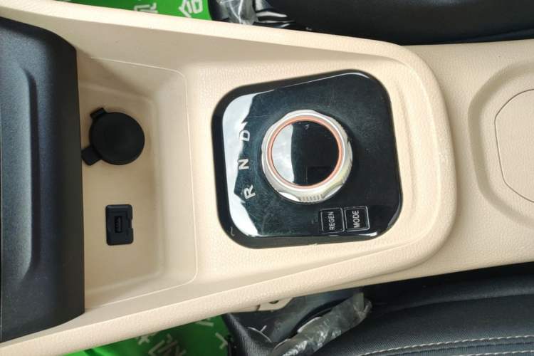 Used CHANGAN KUAYUE Xing V5 EV 2021 Luxury Edition 5-Seater Van with Lingdian System Gear Lever