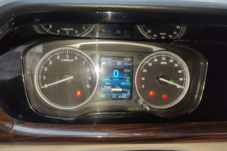 Used CHANGAN KUAYUE Xing V5 EV 2021 Luxury 6-Seater Passenger Bus with Lingdian System Instrument Cluster