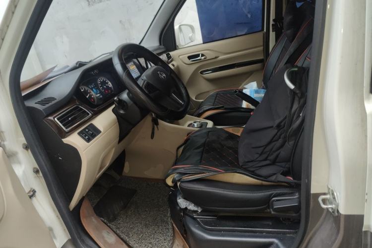 Used CHANGAN KUAYUE Xing V5 EV 2021 Luxury 6-Seater Passenger Bus with Lingdian System Left Front Seat