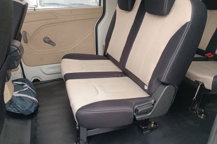Used CHANGAN KUAYUE Xing V5 EV 2021 Luxury 6-Seater Passenger Bus with Lingdian System Left Rear Seat
