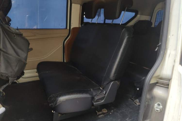 Used CHANGAN KUAYUE Xing V5 EV 2021 Luxury 6-Seater Passenger Bus with Lingdian System Left Rear Seat