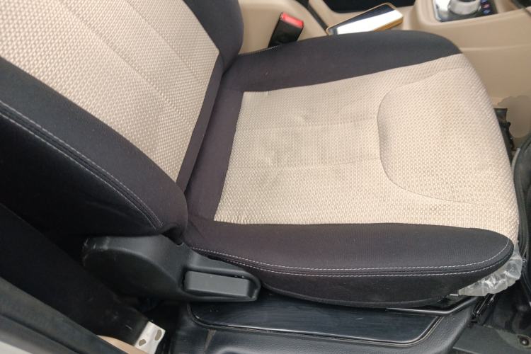 Used CHANGAN KUAYUE Xing V5 EV 2021 Luxury 6-Seater Passenger Bus with Lingdian System Right Front Seat