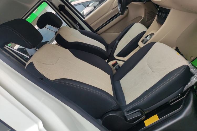 Used CHANGAN KUAYUE Xing V5 EV 2021 Luxury Edition 5-Seater Van with Lingdian System Right Front Seat