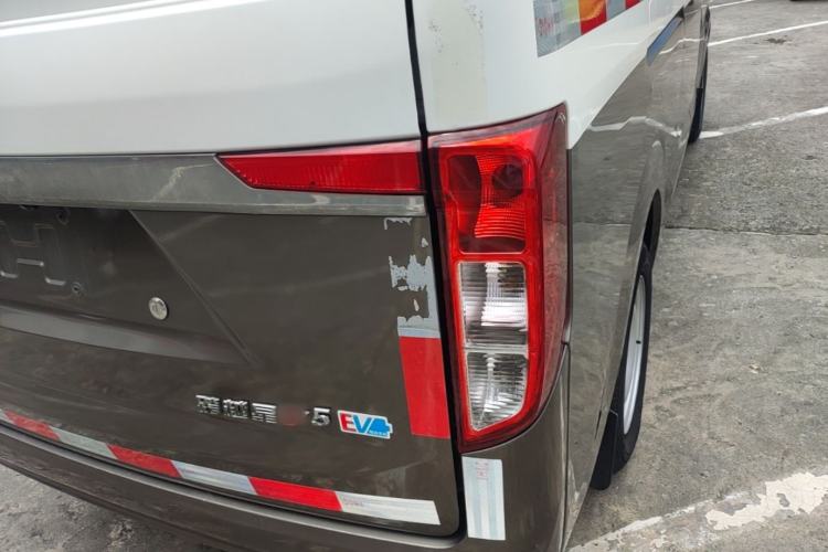 Used CHANGAN KUAYUE Xing V5 EV 2021 Luxury Edition 5-Seater Van with Lingdian System Right Rear Taillight
