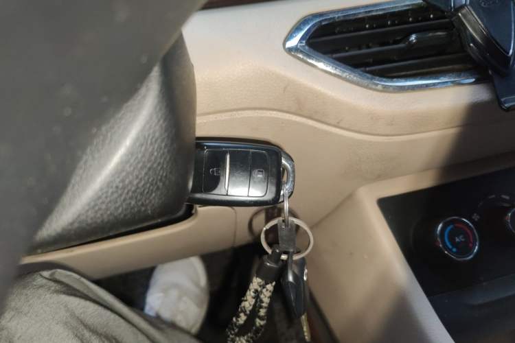Used CHANGAN KUAYUE Xing V5 EV 2021 Luxury 6-Seater Passenger Bus with Lingdian System Vehicle Key