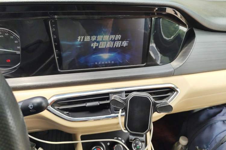 Used CHANGAN KUAYUE Xing V5 EV 2022 6-Seater Passenger Vehicle Audio And AC Panel