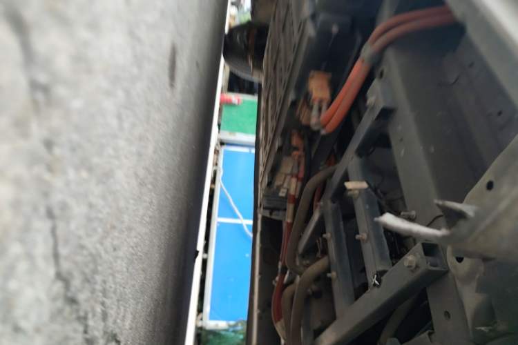 Used CHANGAN KUAYUE Xing V5 EV 2022 6-Seater Passenger Vehicle Chassis Front Right