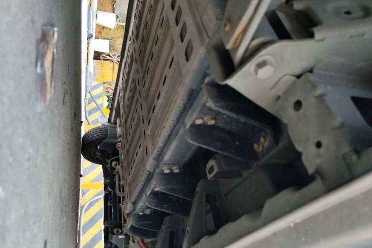 Used CHANGAN KUAYUE Xing V5 EV 2022 6-Seater Passenger Vehicle Chassis Rear Right