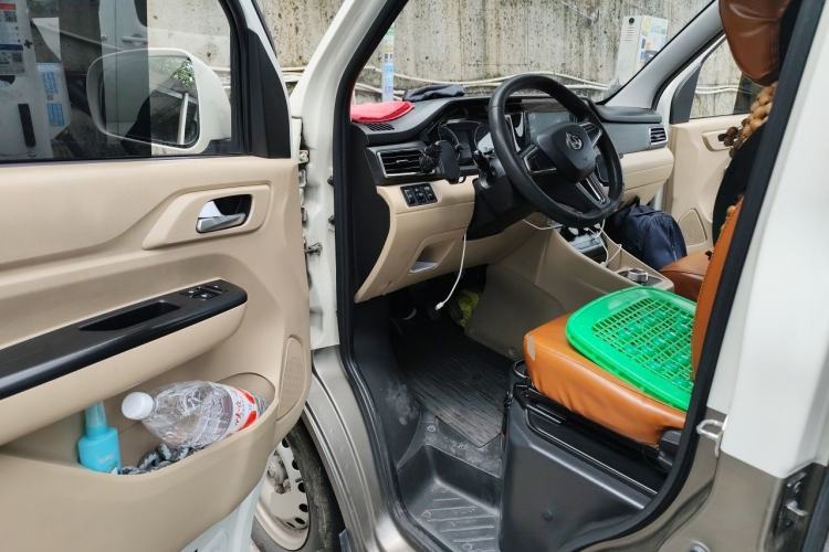 Used CHANGAN KUAYUE Xing V5 EV 2022 6-Seater Passenger Vehicle Driver Seat
