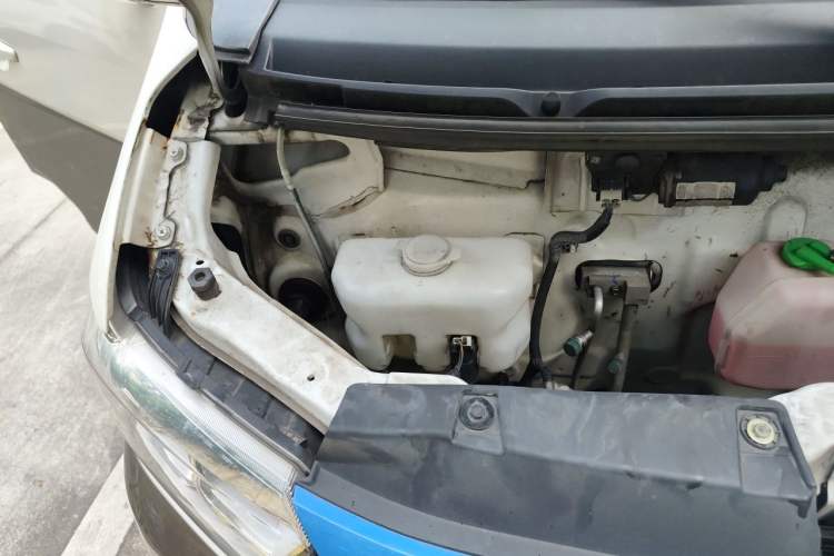 Used CHANGAN KUAYUE Xing V5 EV 2022 6-Seater Passenger Vehicle Engine Bay Right