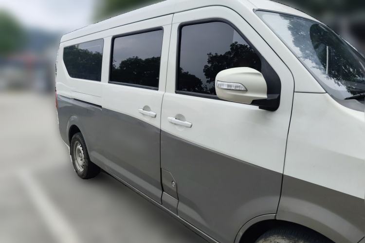 Used CHANGAN KUAYUE Xing V5 EV 2022 6-Seater Passenger Vehicle Front Right 45 Deg