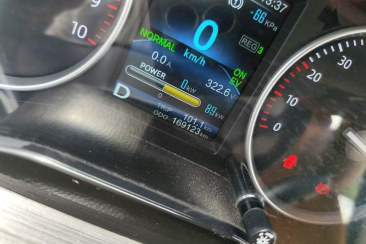 Used CHANGAN KUAYUE Xing V5 EV 2022 6-Seater Passenger Vehicle Odometer Close Up