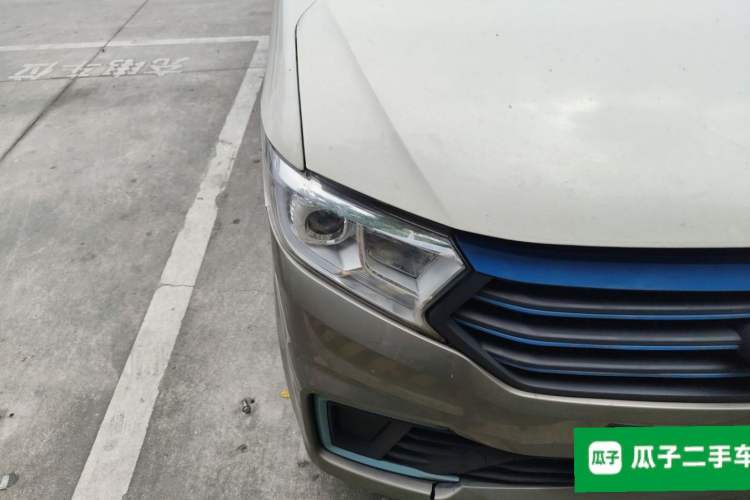 Used CHANGAN KUAYUE Xing V5 EV 2022 6-Seater Passenger Vehicle Right Front Headlight