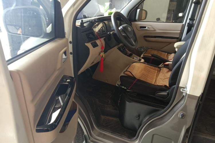 Used CHANGAN KUAYUE Xing V5 EV 2022 7-Seater Passenger Vehicle Driver Seat