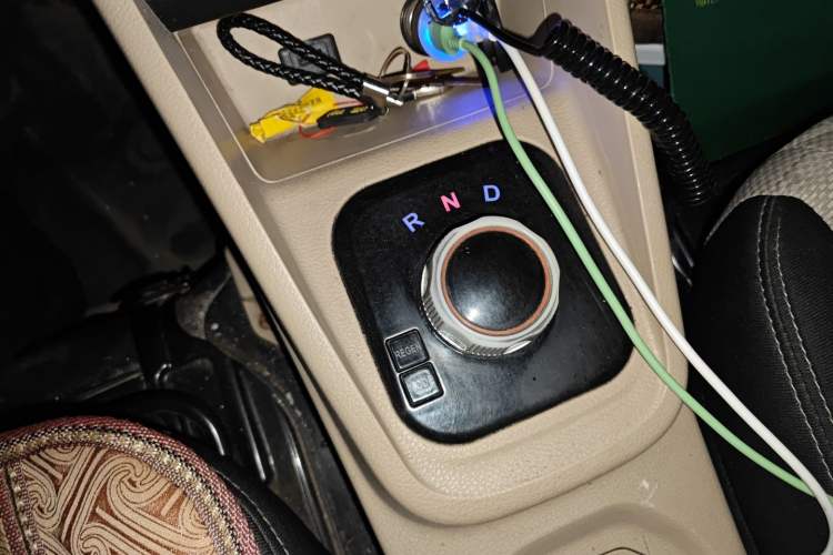 Used CHANGAN KUAYUE Xing V5 EV 2022 6-Seater Passenger Vehicle Gear Lever