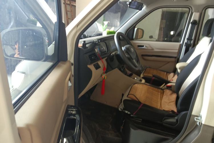Used CHANGAN KUAYUE Xing V5 EV 2022 7-Seater Passenger Vehicle Left Front Seat