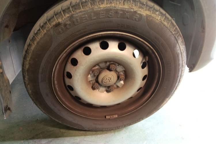 Used CHANGAN KUAYUE Xing V5 EV 2022 7-Seater Passenger Vehicle Right Front Wheel Hub