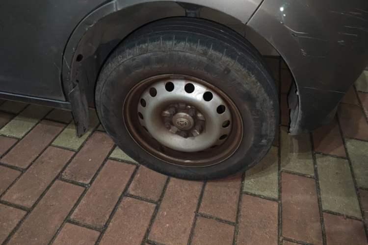 Used CHANGAN KUAYUE Xing V5 EV 2022 6-Seater Passenger Vehicle Right Front Wheel Hub