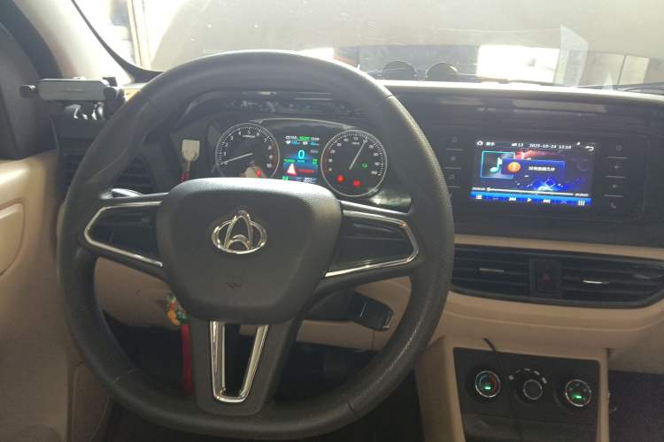 Used CHANGAN KUAYUE Xing V5 EV 2022 7-Seater Passenger Vehicle Steering Wheel