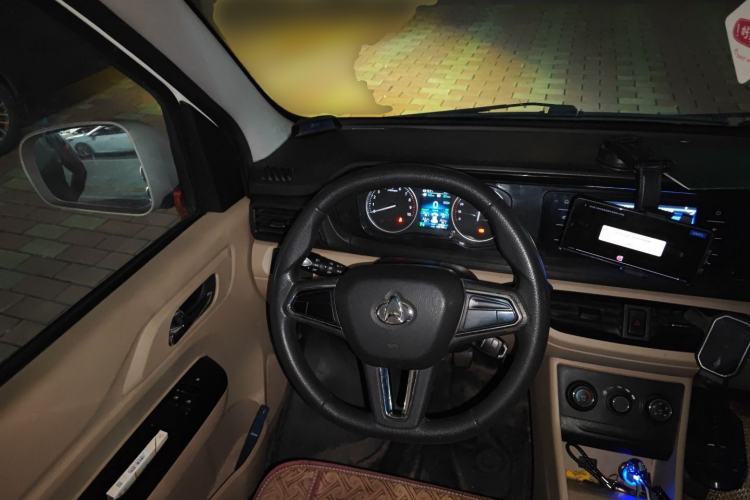 Used CHANGAN KUAYUE Xing V5 EV 2022 6-Seater Passenger Vehicle Steering Wheel