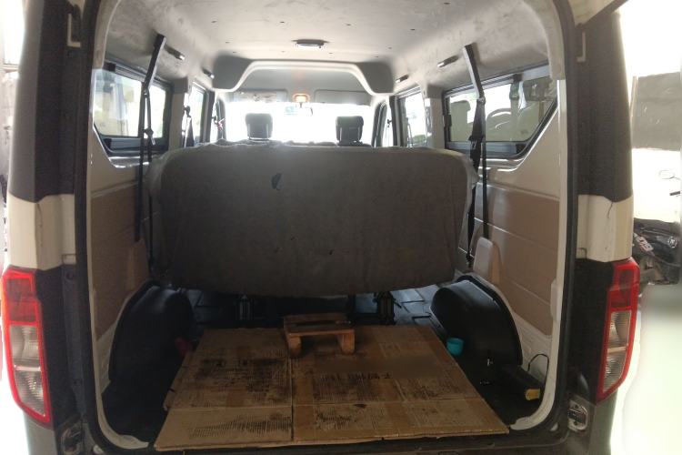 Used CHANGAN KUAYUE Xing V5 EV 2022 7-Seater Passenger Vehicle Trunk