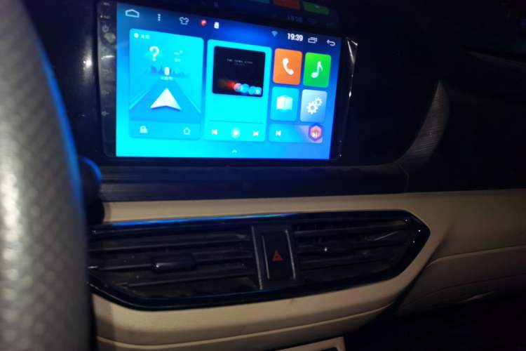 Used CHANGAN KUAYUE Xing V5 EV 2023 Smart Edition 6-Seater Audio And AC Panel