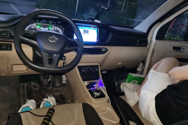Used CHANGAN KUAYUE Xing V5 EV 2023 Smart Edition 6-Seater Center Console
