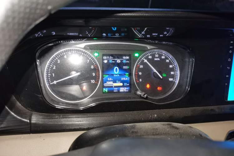 Used CHANGAN KUAYUE Xing V5 EV 2023 Smart Edition 6-Seater Instrument Cluster