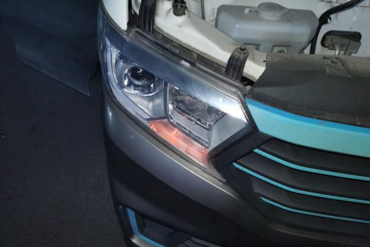 Used CHANGAN KUAYUE Xing V5 EV 2023 Smart Edition 6-Seater Right Front Headlight