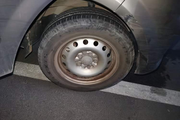 Used CHANGAN KUAYUE Xing V5 EV 2023 Smart Edition 6-Seater Right Front Wheel Hub