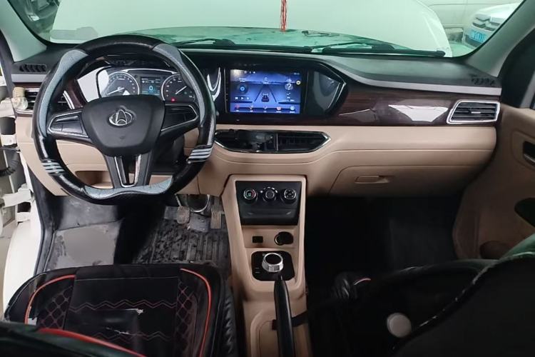 Used CHANGAN KUAYUE Xing V5 EV 2024 Smart Edition 6-Seater Side-Hinged Doors Center Console