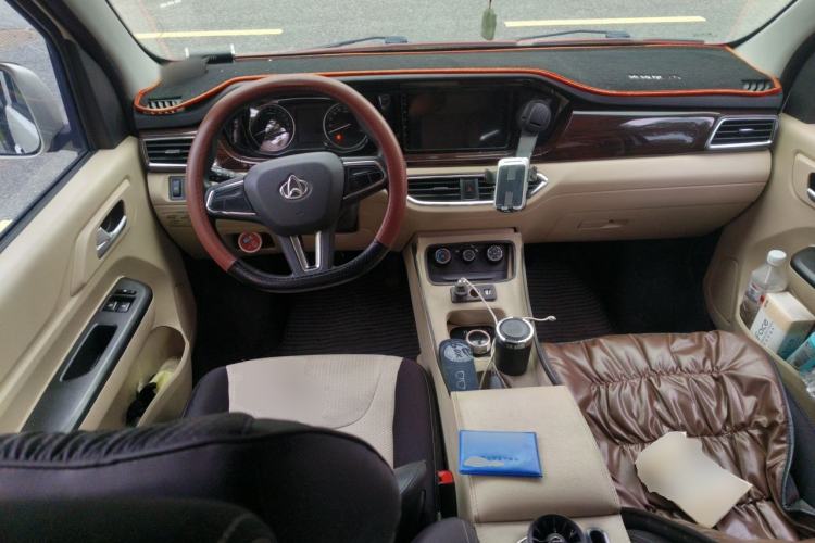 Used CHANGAN KUAYUE Xing V5 EV 2024 Luxury Model 6-Seater Gullwing Doors Center Console