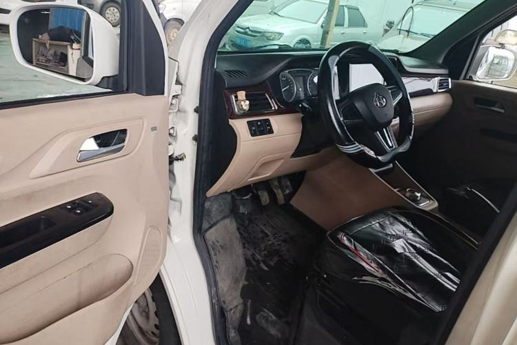 Used CHANGAN KUAYUE Xing V5 EV 2024 Smart Edition 6-Seater Side-Hinged Doors Driver Seat