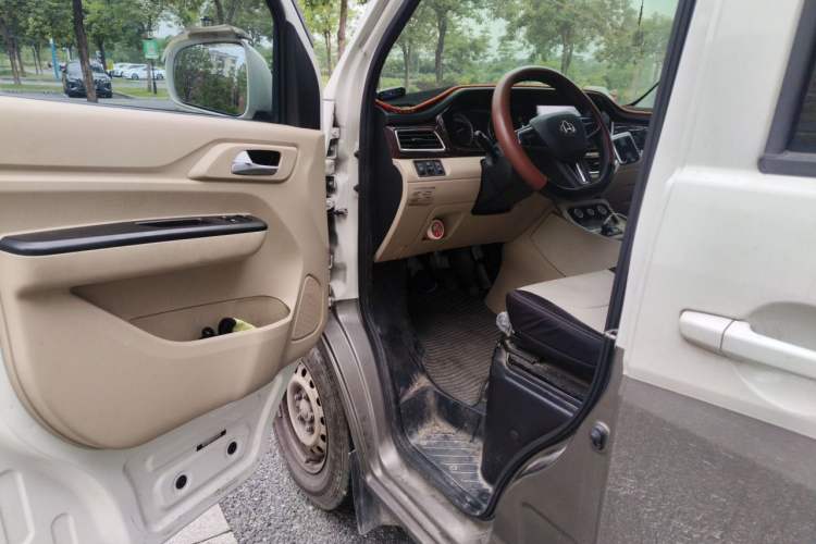 Used CHANGAN KUAYUE Xing V5 EV 2024 Luxury Model 6-Seater Gullwing Doors Driver Seat