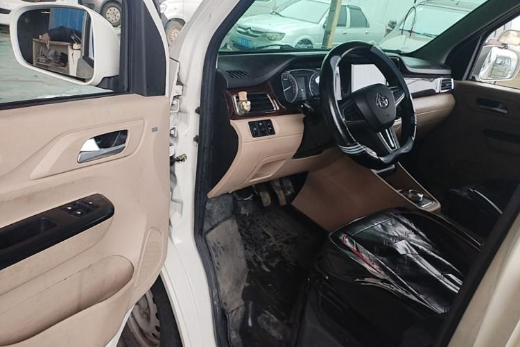 Used CHANGAN KUAYUE Xing V5 EV 2024 Smart Edition 6-Seater Side-Hinged Doors Driver Seat
