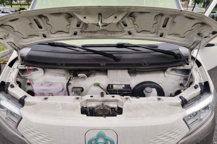 Used CHANGAN KUAYUE Xing V5 EV 2024 Luxury Model 6-Seater Gullwing Doors Engine Bay