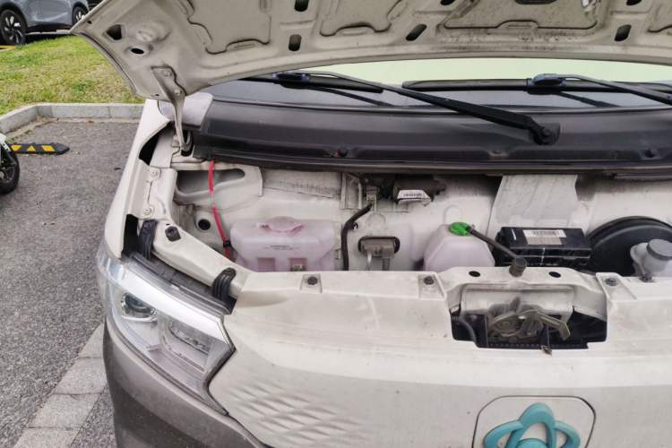 Used CHANGAN KUAYUE Xing V5 EV 2024 Luxury Model 6-Seater Gullwing Doors Engine Bay Right