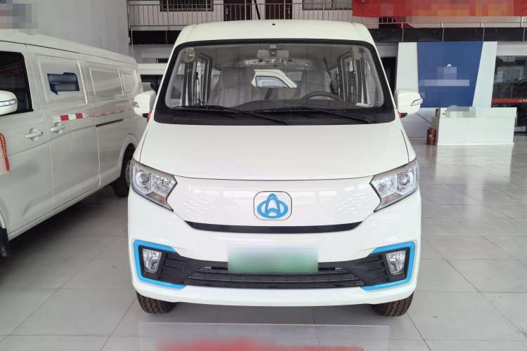 Used CHANGAN KUAYUE Xing V5 EV 2024 Luxury Model 6-Seater Hatchback Exterior 1