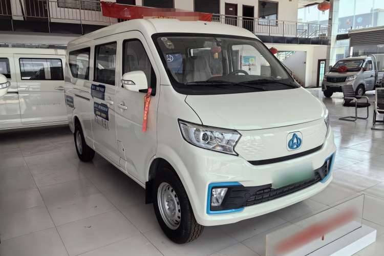 Used CHANGAN KUAYUE Xing V5 EV 2024 Luxury Model 6-Seater Hatchback Exterior 2