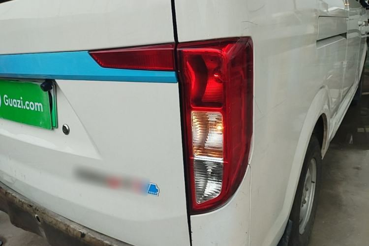 Used CHANGAN KUAYUE Xing V5 EV 2024 Smart Edition 6-Seater Side-Hinged Doors Exterior 3
