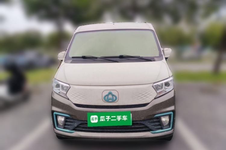 Used CHANGAN KUAYUE Xing V5 EV 2024 Luxury Model 6-Seater Gullwing Doors Front