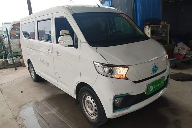Used CHANGAN KUAYUE Xing V5 EV 2024 Smart Edition 6-Seater Side-Hinged Doors Front Right 45 Deg