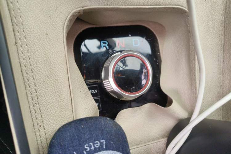 Used CHANGAN KUAYUE Xing V5 EV 2024 Luxury Model 6-Seater Gullwing Doors Gear Lever