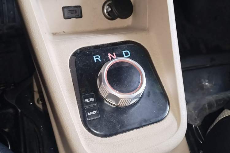 Used CHANGAN KUAYUE Xing V5 EV 2024 Smart Edition 6-Seater Side-Hinged Doors Gear Lever