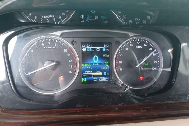 Used CHANGAN KUAYUE Xing V5 EV 2024 Smart Edition 6-Seater Side-Hinged Doors Instrument Cluster